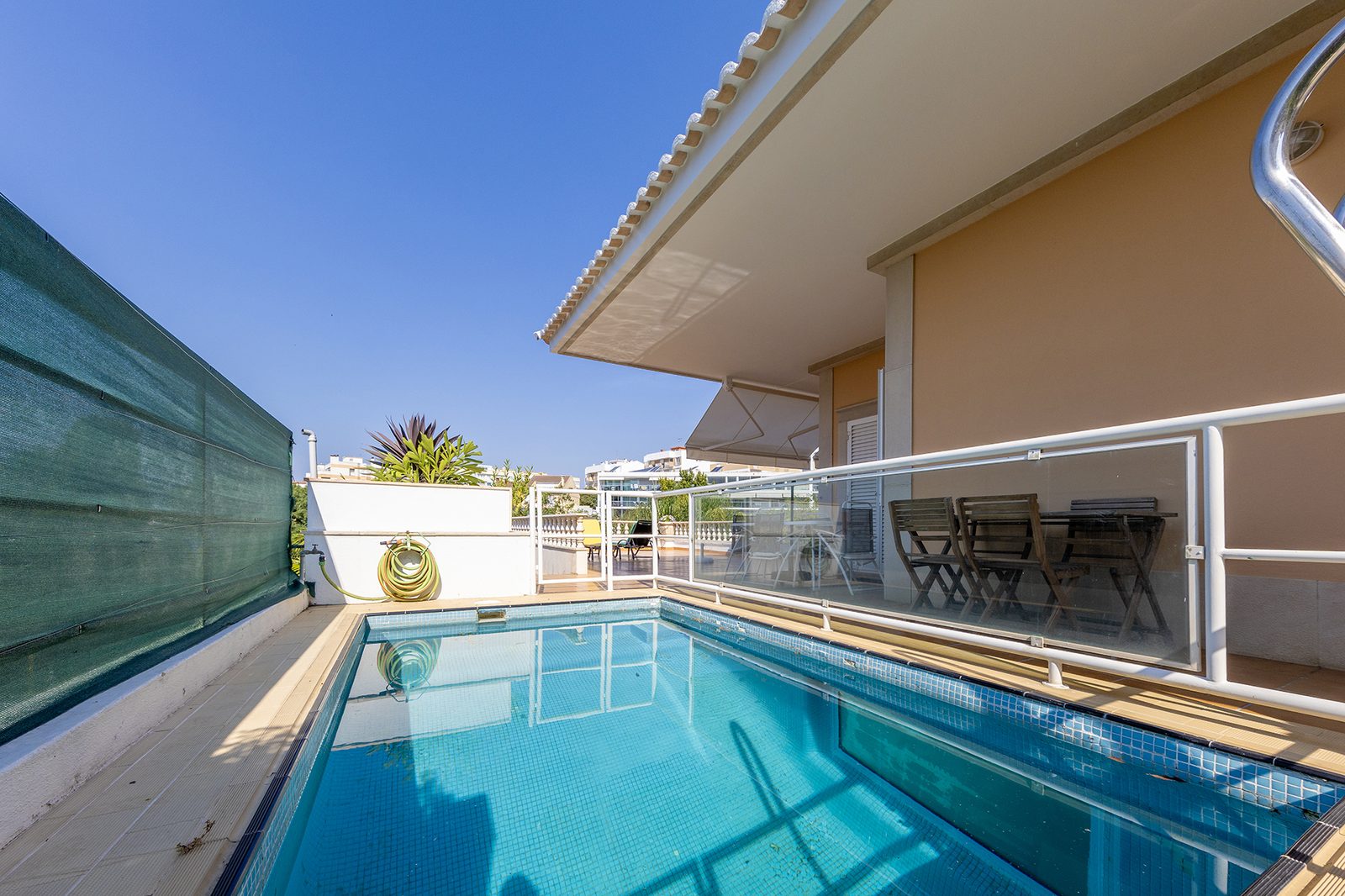 Piscina no terraço